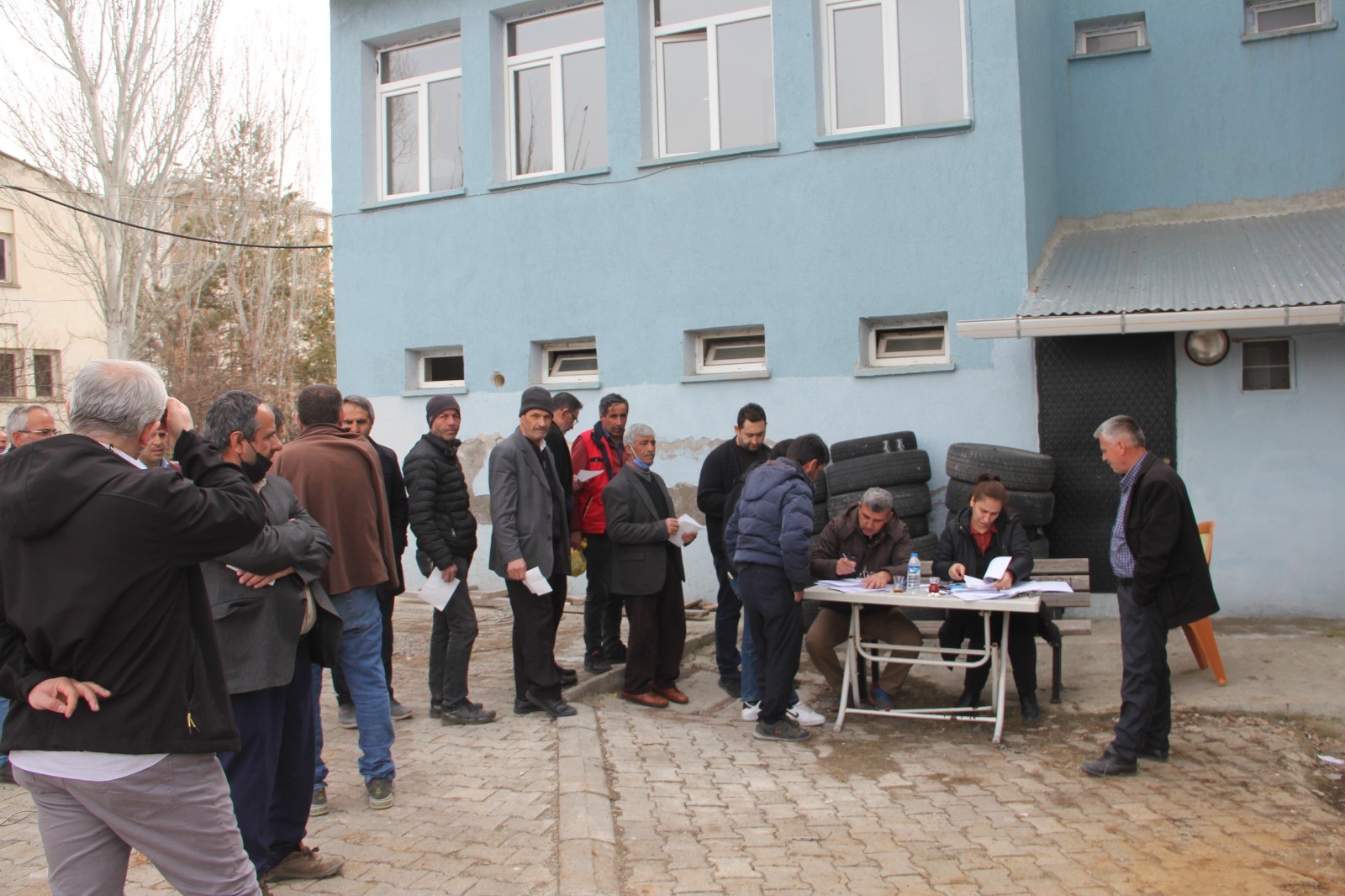 Oltu’da 15 bin fidan dağıtımı yapıldı